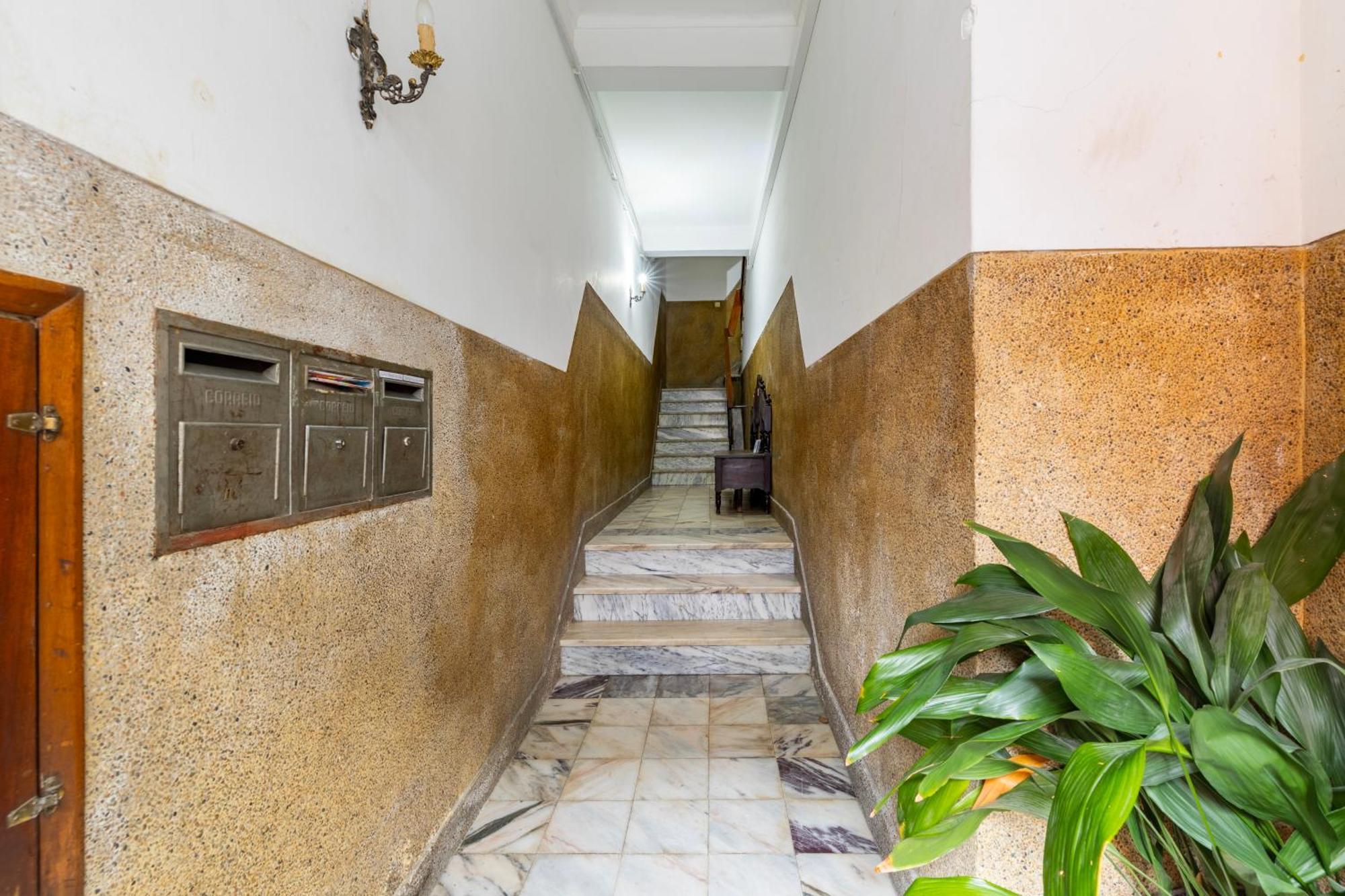 Cosy Remodeled Apartment In The City Center Fundao Exterior photo