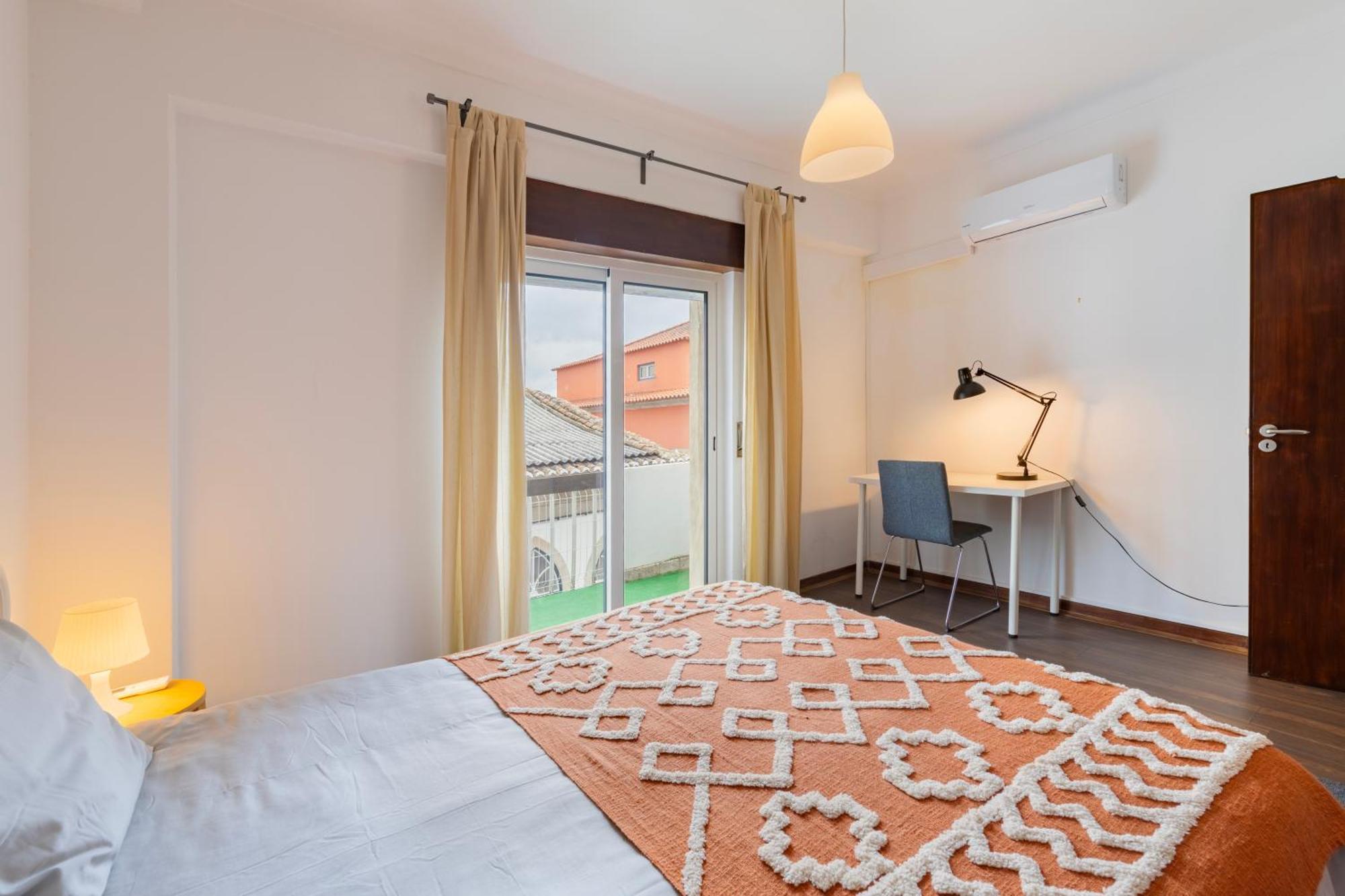 Cosy Remodeled Apartment In The City Center Fundao Exterior photo