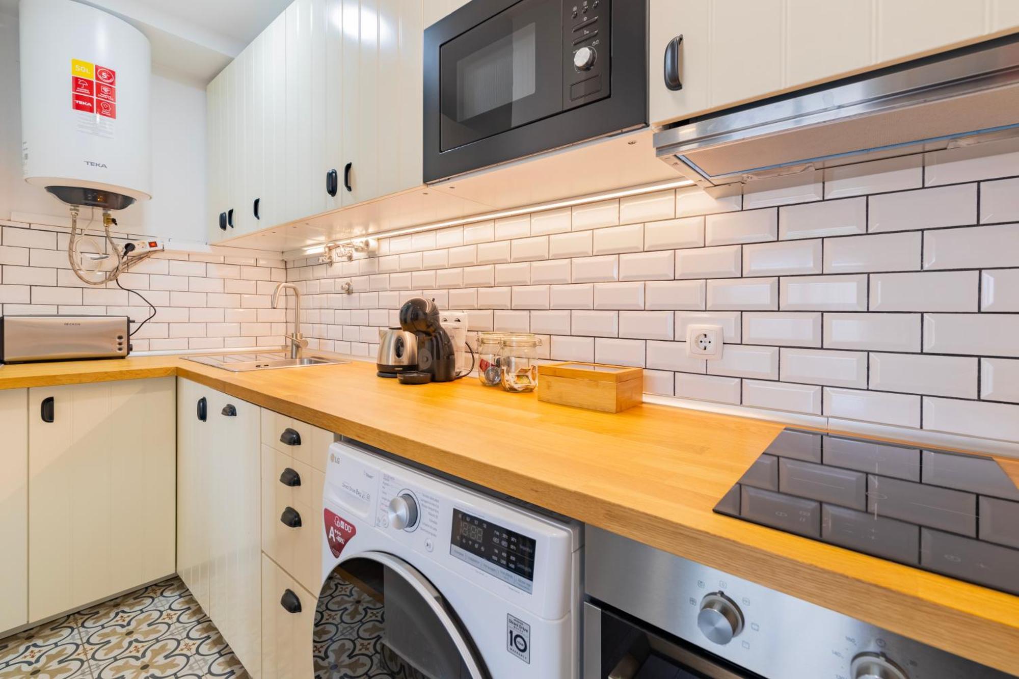 Cosy Remodeled Apartment In The City Center Fundao Exterior photo