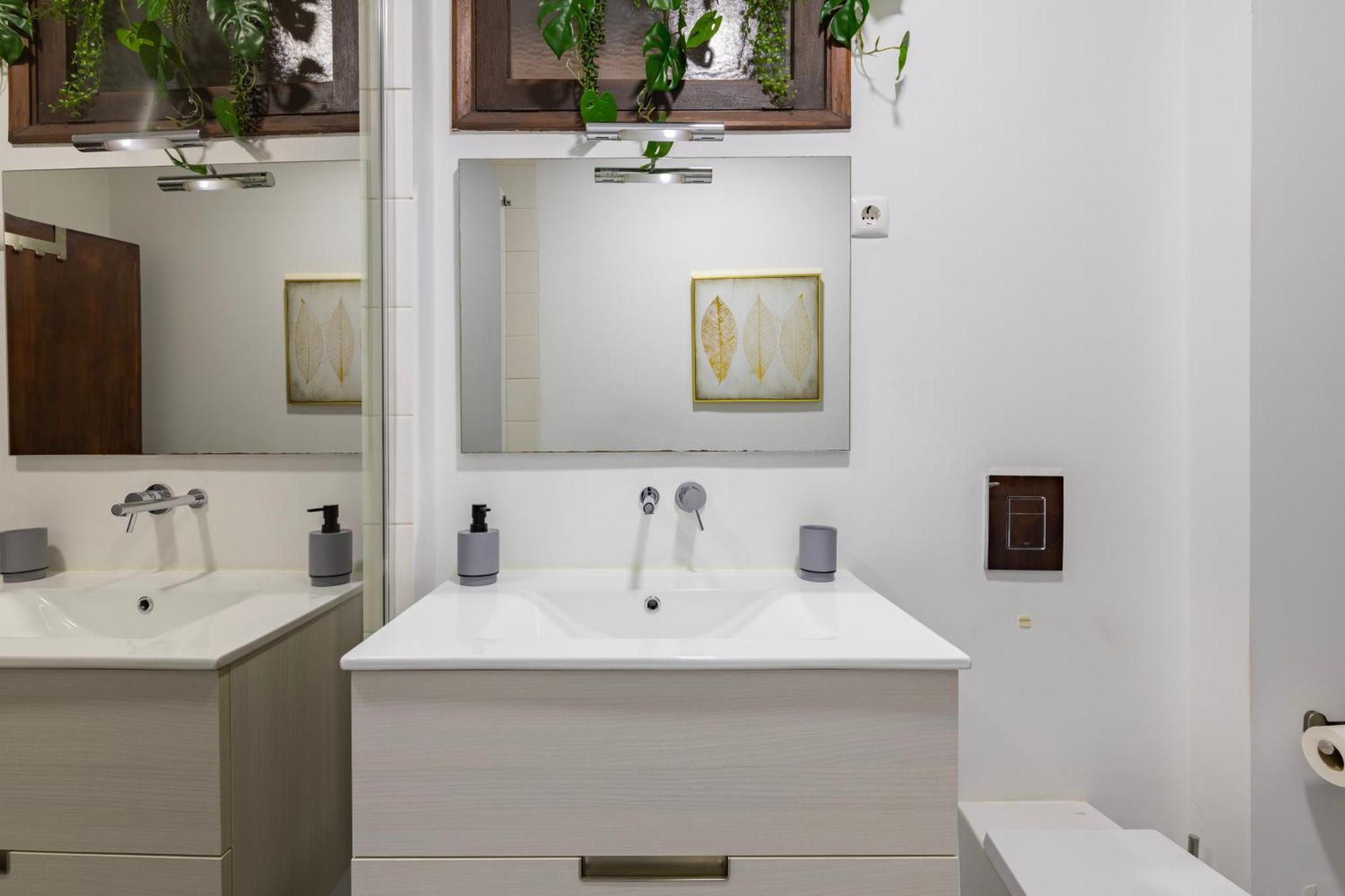 Cosy Remodeled Apartment In The City Center Fundao Exterior photo