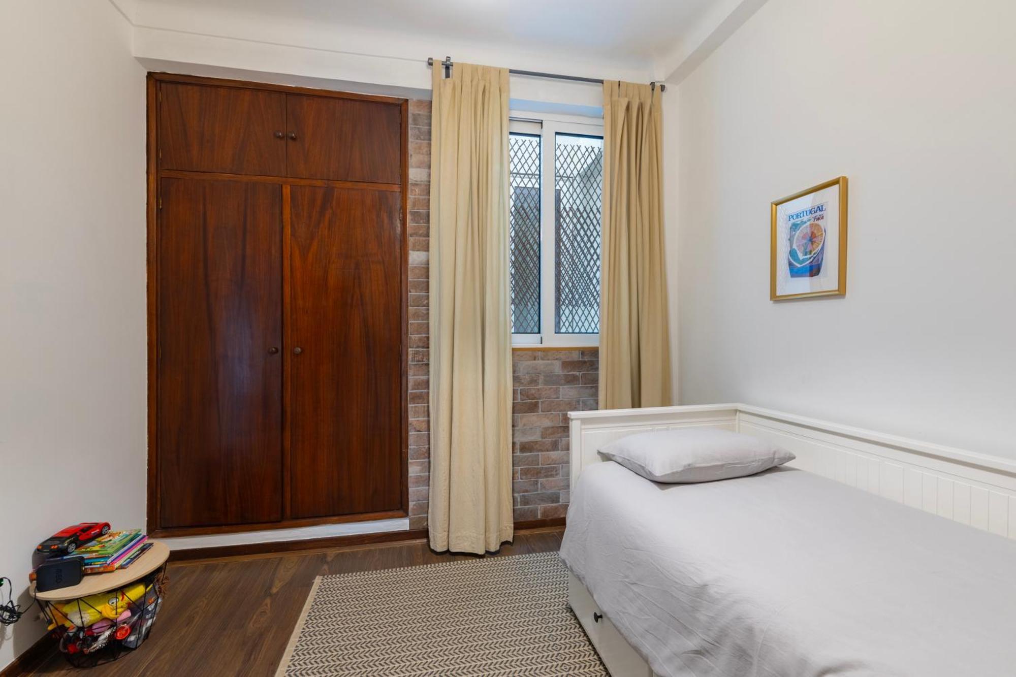 Cosy Remodeled Apartment In The City Center Fundao Exterior photo
